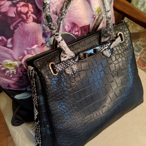 Handbag - Picture 2 of 6